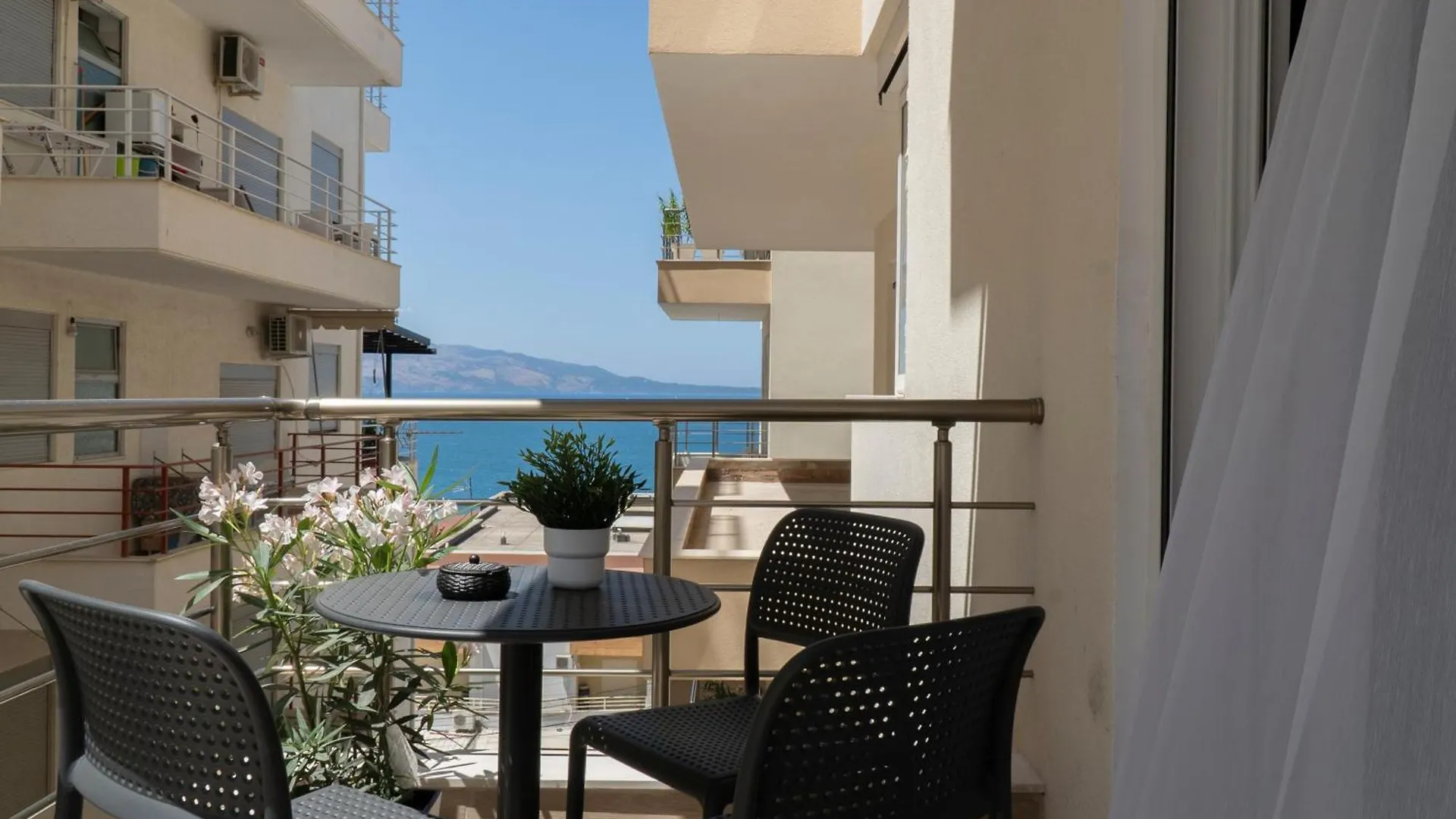 Mateo Apartments Sarande