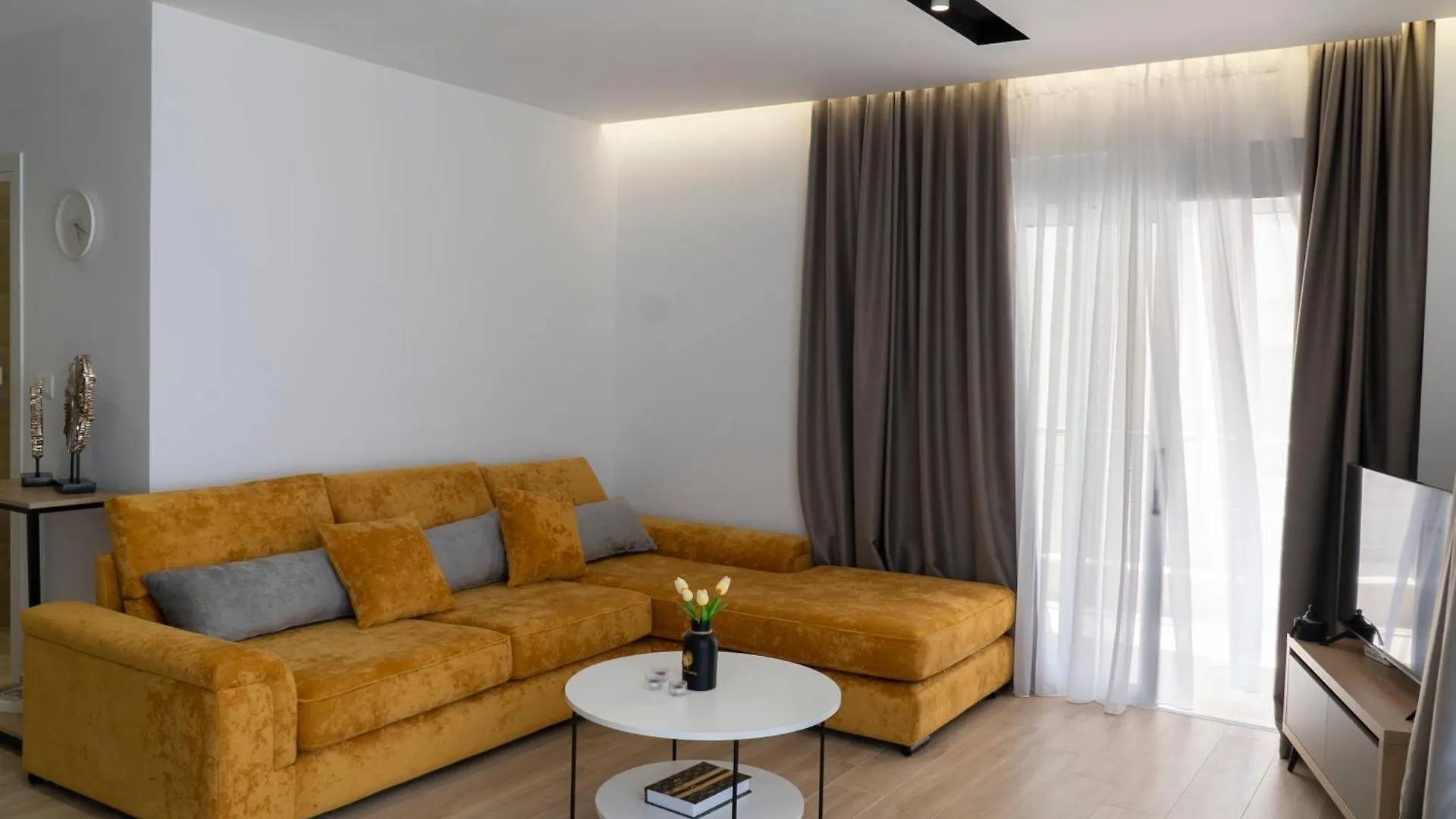 Mateo Apartments Sarande