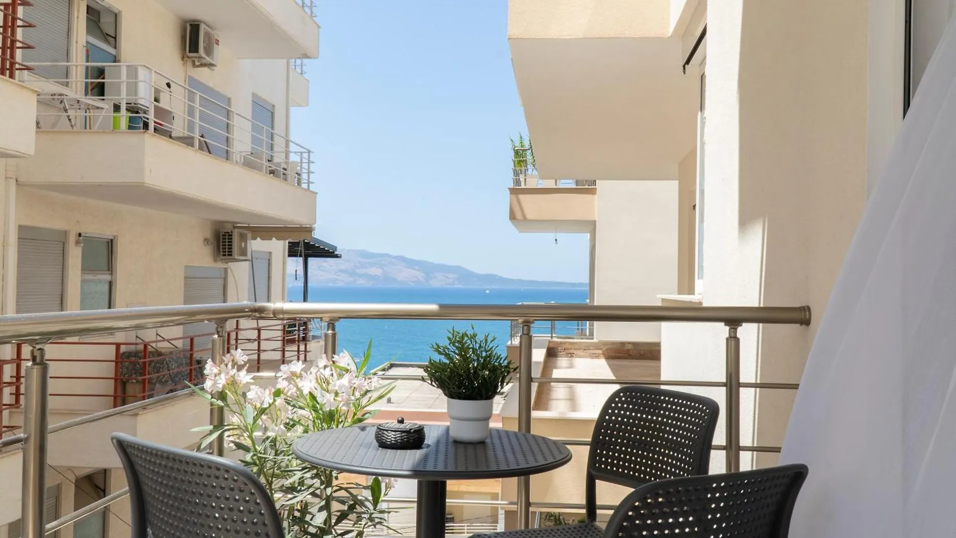 Mateo Apartments Sarande