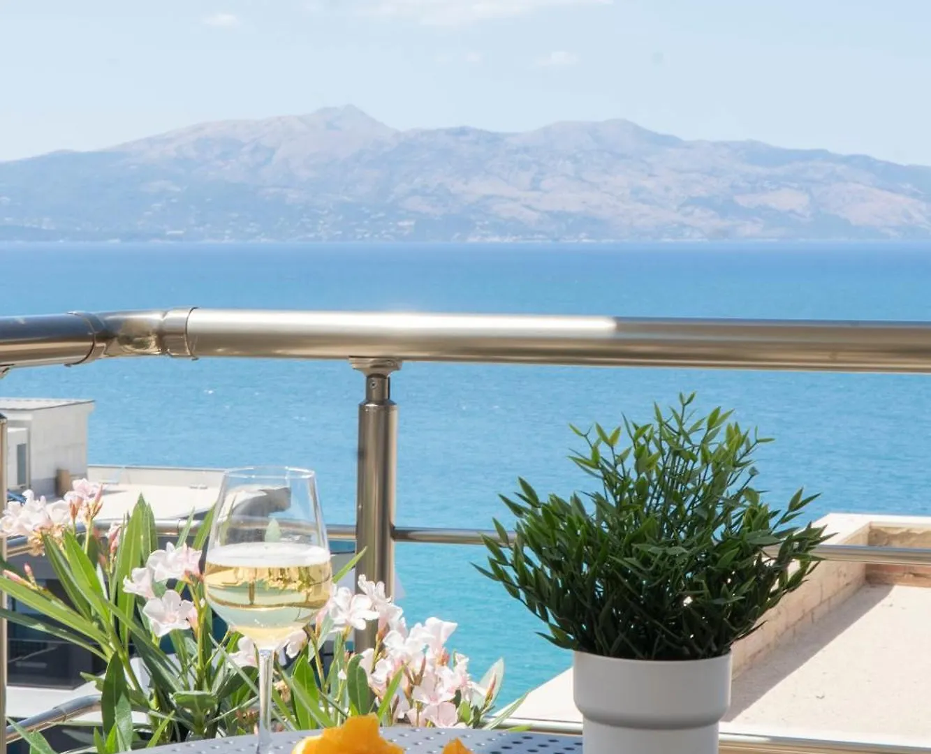 Mateo Apartments Sarande