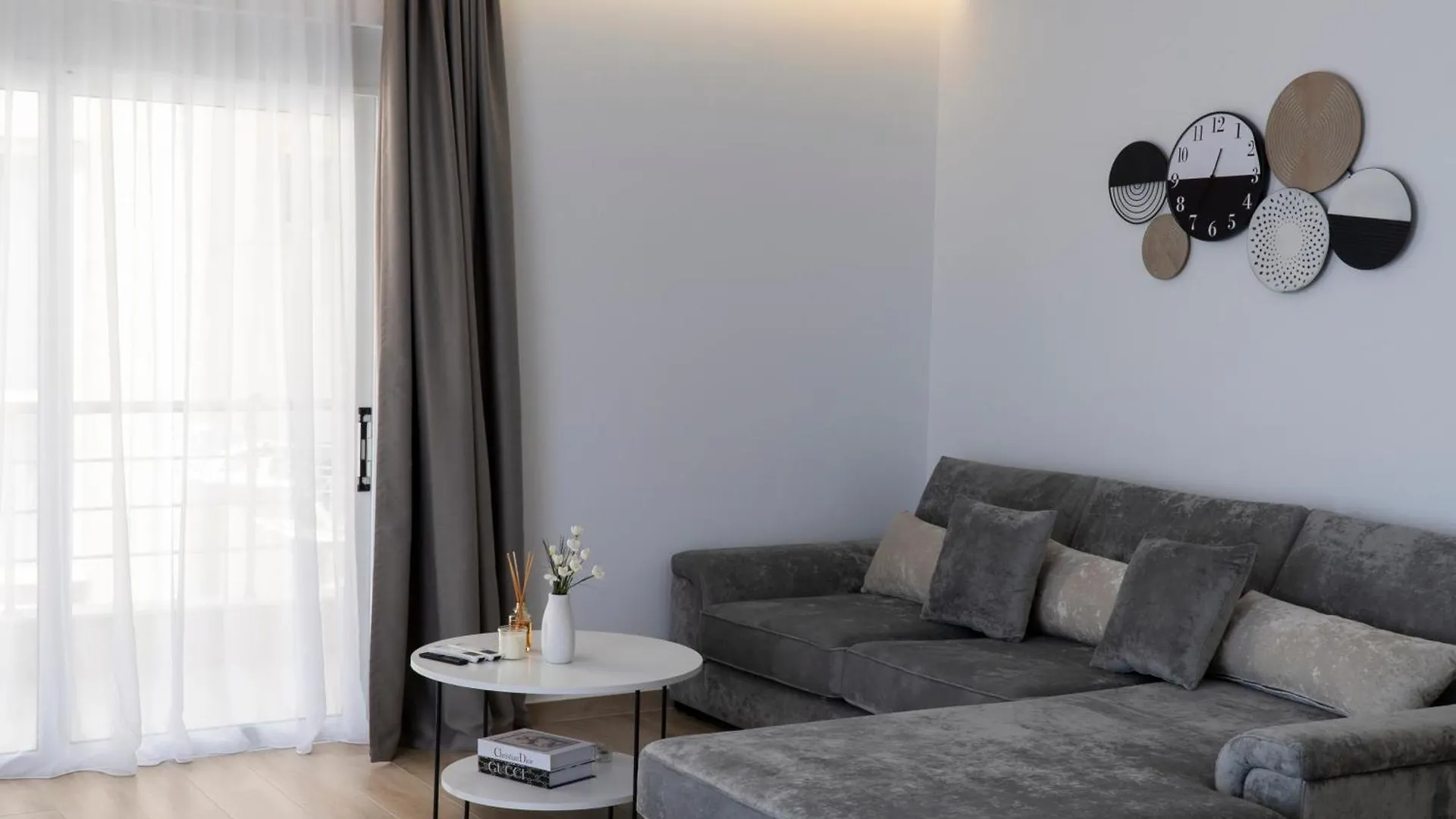 Mateo Apartments Sarande
