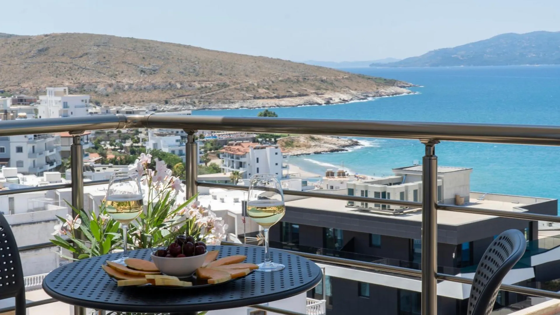 Mateo Apartments Sarande